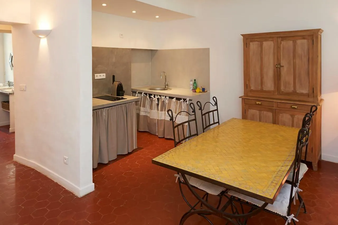 Bed & Breakfast La Grande Maison De Nans